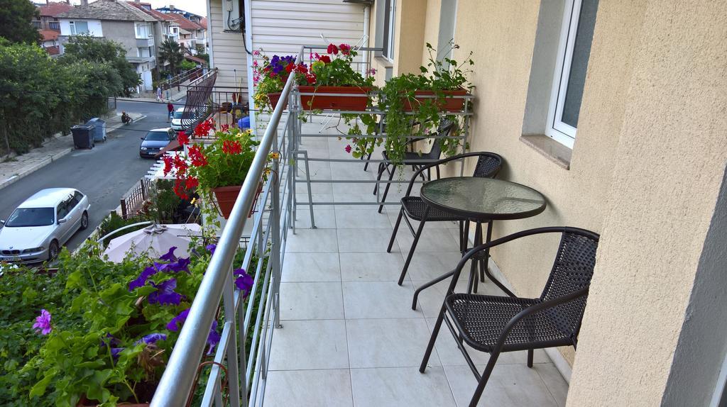 House Of Flowers Hotel Ahtopol Exterior photo